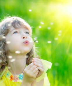 photo enfant et fleurs