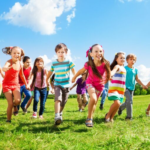 photo enfants en train de courir